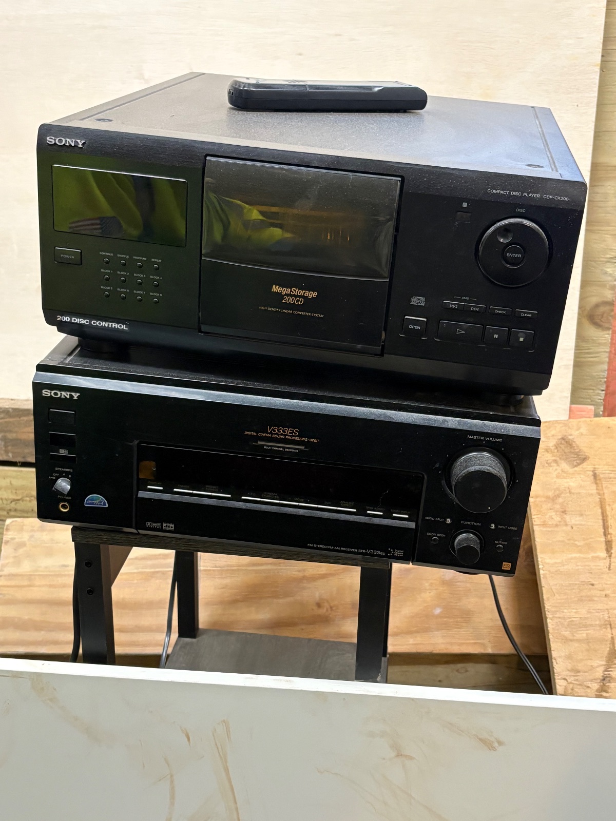 Sony MegaStorage 200CD & V333ES CD Players